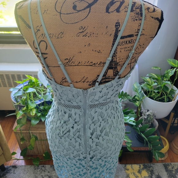 Beautiful Lace Spaghetti Strap Dress.... - Picture 4 of 4